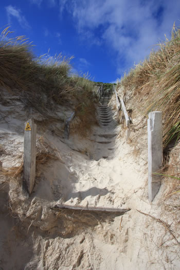 Mandalay Beach, descent from the boardwalk